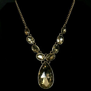 Elegant Gold Necklace with Crystal Accents